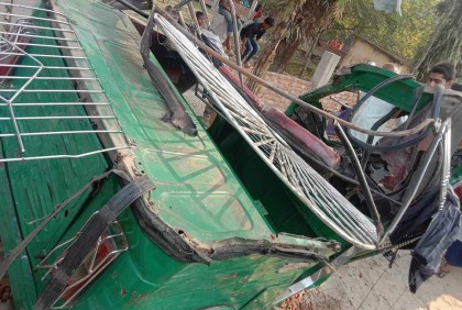 নেত্রকোনায় সিএনজি-প্রাইভেটকারের সংঘর্ষ, পুলিশসহ নিহত ২