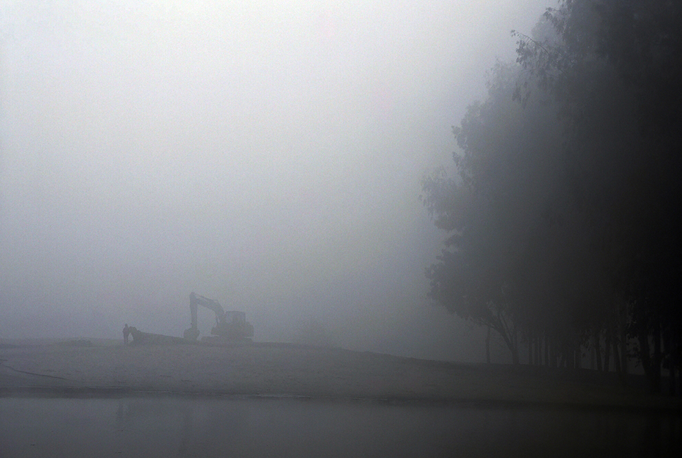 দিনাজপুরে শীত কমছে না, শঙ্কায় কৃষকরা