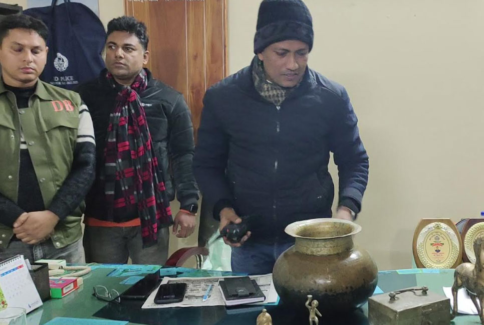 মেহেরপুরে পুরোনো মূর্তি উদ্ধার 