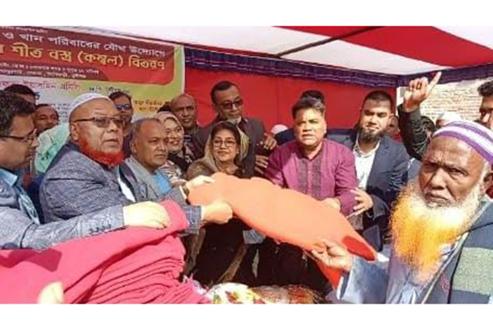 মুন্সীগঞ্জে শীতার্ত পরিবারের মাঝে কম্বল বিতরণ 