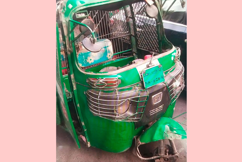 হাতিরঝিলে অটোরিকশার চাকা ফেটে নিয়ন্ত্রণ হারিয়ে চালক নিহত

