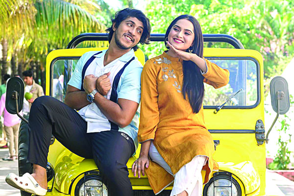 তাদের হানিমুনের গল্প!