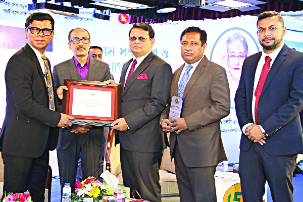 ব্যাংকিং খাতে শীর্ষ করদাতার সম্মাননা পেল প্রিমিয়ার ব্যাংক