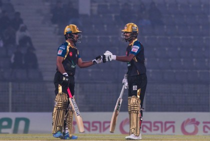 নাঈম ঝড়ের পরও বেশি দূর যেতে পারেনি ঢাকা, খুলনার চাই ১৩১
