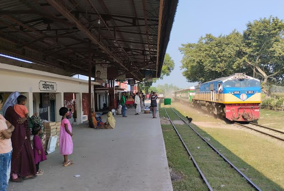 গাইবান্ধায় ট্রেনে কাটা পড়ে অজ্ঞাত নারীর মৃত্যু