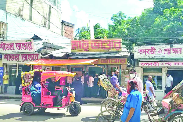 টিনের ঘরে খাঁটি রসমালাই