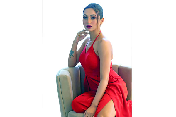 এবার গায়িকা মিমি
