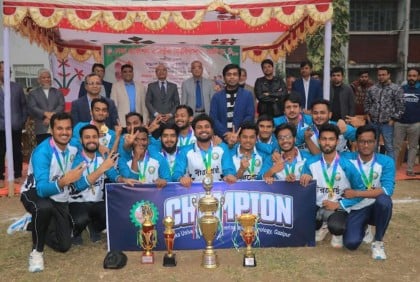 ডুয়েটে আন্তঃহল ক্রিকেট প্রতিযোগিতায় চ্যাম্পিয়ন এসএম হল 