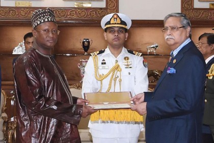 রাষ্ট্রপতির নিকট সাত অনাবাসিক হাইকমিশনার-রাষ্ট্রদূতের পরিচয়পত্র পেশ