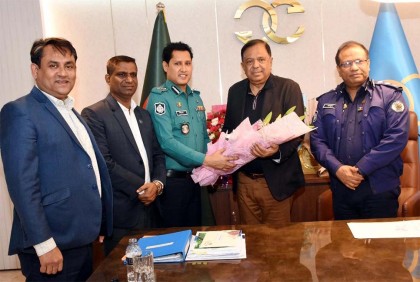 গুলশান ক্লাবের নবনির্বাচিত সভাপতি আনোয়ার রশিদকে ফুলেল শুভেচ্ছা