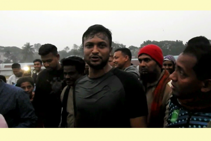 মাগুরায় ফিরে ফুটবল খেললেন সাকিব