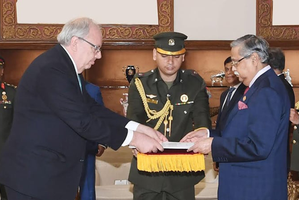 রাষ্ট্রপতির নিকট সাত দেশের রাষ্ট্রদূতের পরিচয়পত্র পেশ

