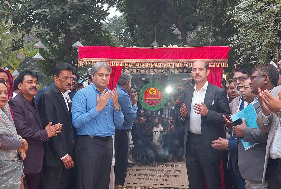 গুলশান-বনানী-নিকেতনের বাসিন্দাদের নৌকায় চলাচলের আহ্বান ডিএনসিসি মেয়রের

