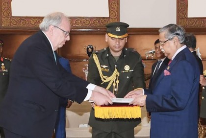 রাষ্ট্রপতির নিকট সাত দেশের রাষ্ট্রদূতের পরিচয়পত্র পেশ


