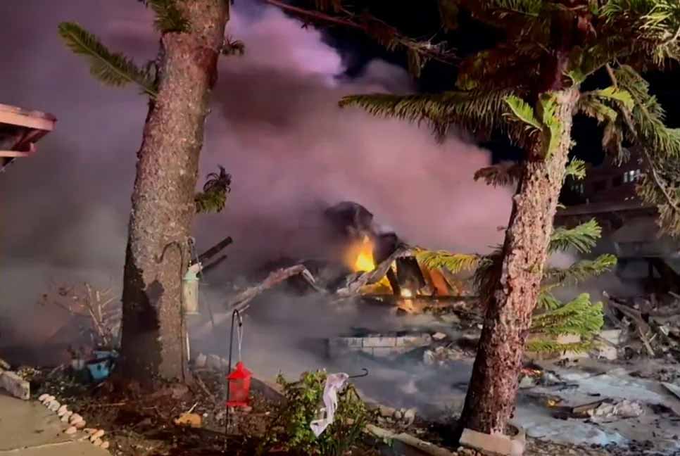 যুক্তরাষ্ট্রে লোকালয়ে বিমান বিধ্বস্ত, বহু হতাহতের আশঙ্কা