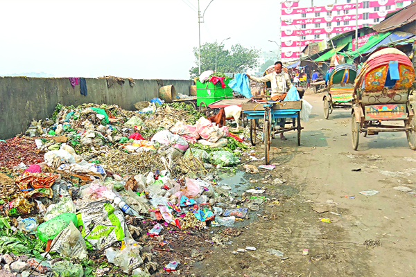ঢাকা এখন আবর্জনার শহর