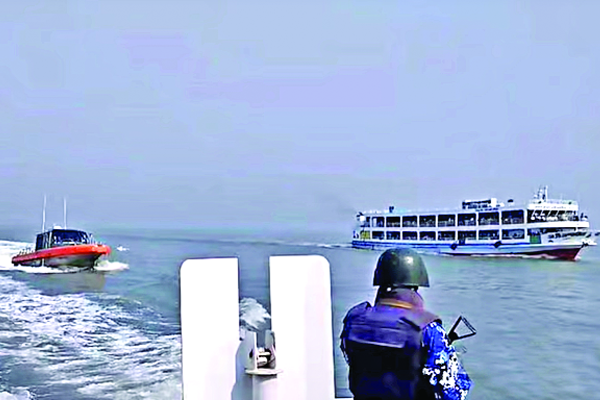 রাখাইনে তুমুল গোলাগুলি কপ্টার হামলা