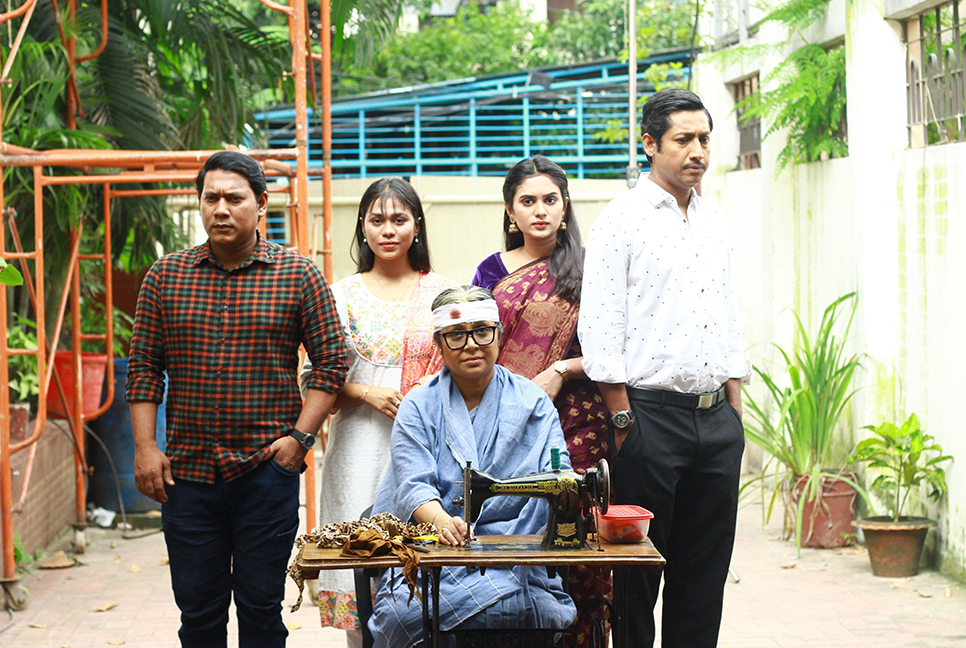 অসংখ্য মায়ের জীবনের গল্প ‘সেলাই মেশিন’ ইউটিউবে