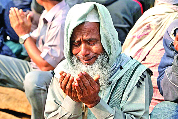 আমিন আমিন ধ্বনিতে মুখরিত তুরাগ তীর