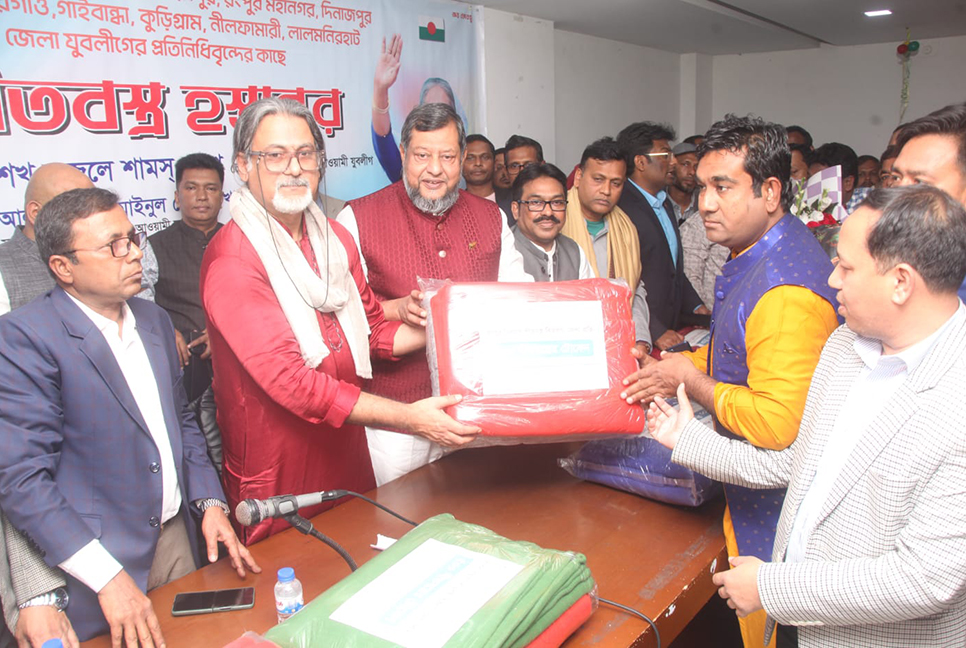 মানবিক যুবলীগের প্রধান কাজ প্রতিবিপ্লবীদের প্রতিহত করে সাধারণ মানুষের পাশে থাকা : শেখ পরশ

