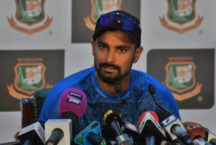 ‘আমি কিছু বললে কি উইকেট বদলাবে?’