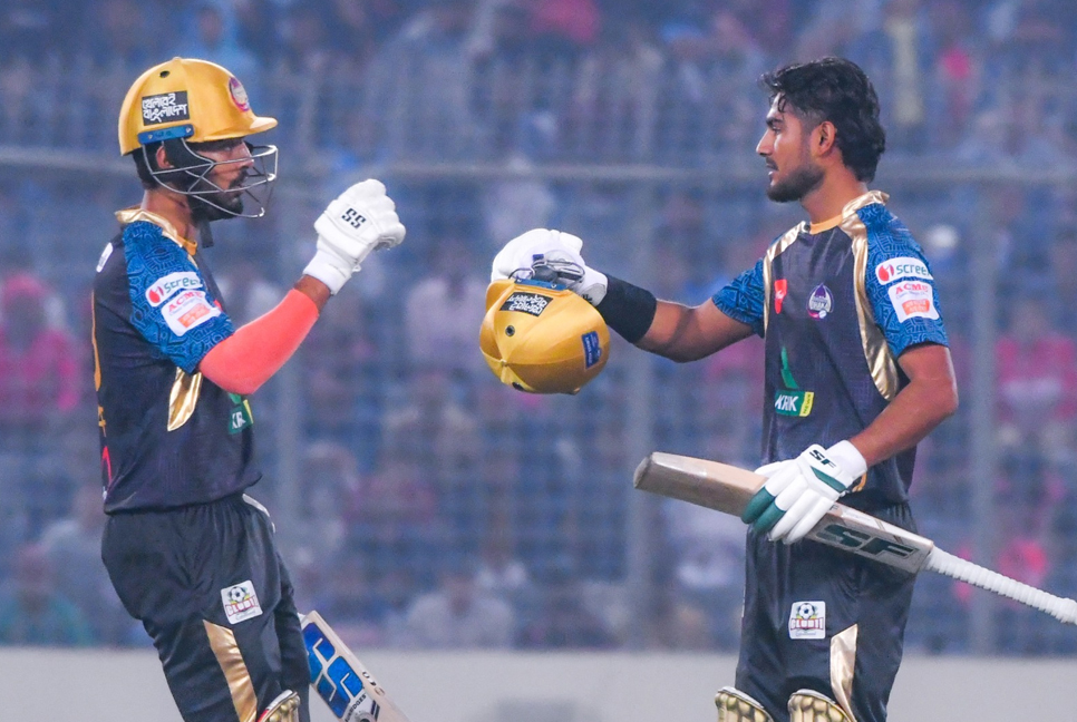 কুমিল্লাকে ১৭৬ রানের টার্গেট দিল ঢাকা