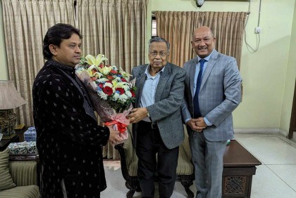 অর্থমন্ত্রীকে রূপায়ন গ্রুপের চেয়ারম্যানের শুভেচ্ছা


