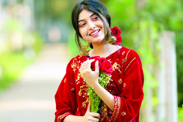 ভালোবাসার নাটকে পড়শী