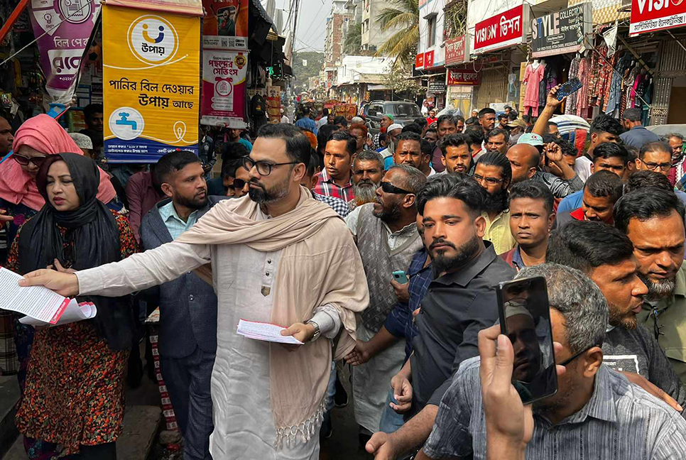 পল্লবীতে বিএনপি নেতা আমিনুলের নেতৃত্বে লিফলেট বিতরণ 