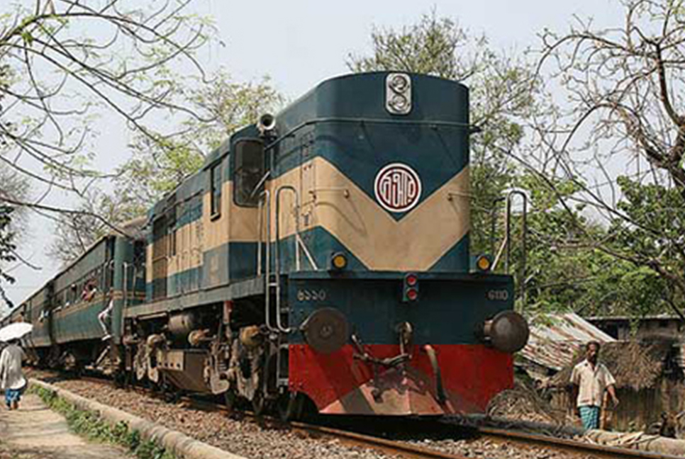 ট্রেনের নিচে ঝাঁপ দিয়ে যুবকের আত্মহত্যা