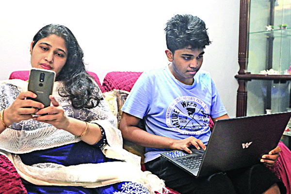 প্রযুক্তিজালে বন্দি নাগরিক জীবন