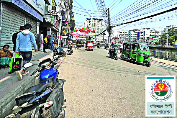ডিভাইডারবিহীন সড়কে স্বাচ্ছন্দ্যের চলাচল
