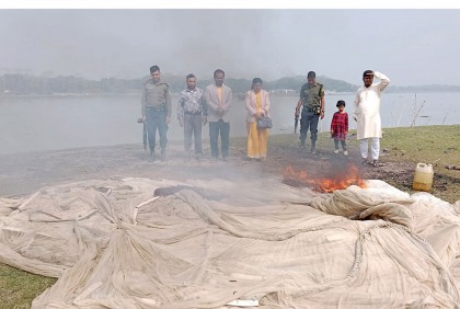 বাবুগঞ্জে অভিযান চালিয়ে
জাটকা জব্দ 
