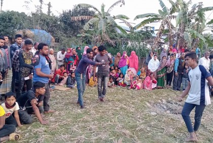 জয়পুরহাটে ঐতিহ্যবাহী ‌‘পাতা খেলা’ দেখতে হাজারো মানুষের ভিড়
