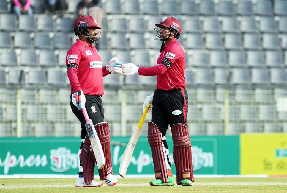 টানা ৯ ম্যাচ হারলো ঢাকা, শীর্ষ তিনে 
তামিমের বরিশাল