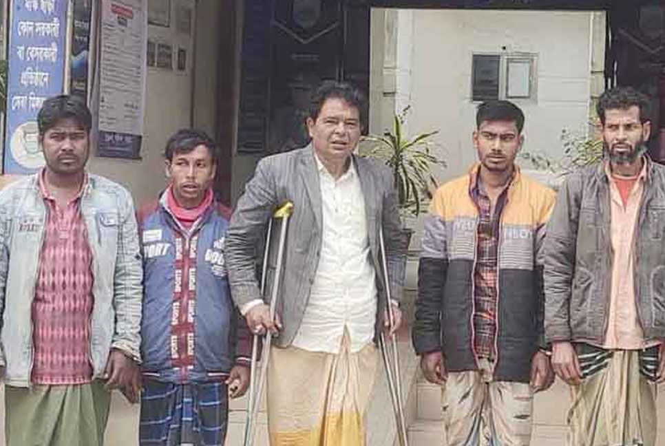 বগুড়ায় আওয়ামী লীগ নেতাসহ ৫ জুয়াড়ি আটক