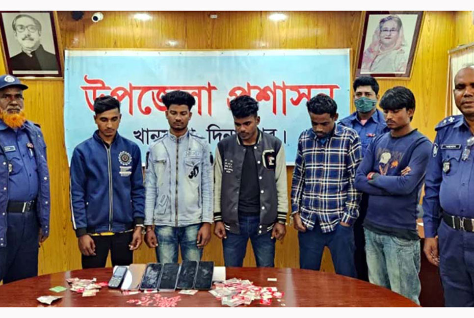খানসামায় অনলাইনে জুয়া খেলার অভিযোগে গ্রেফতার ৫ 