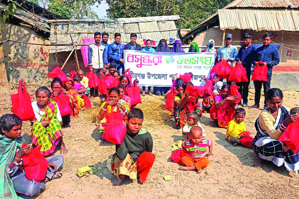 বসুন্ধরার শীতবস্ত্র পেল ক্ষুদ্র নৃগোষ্ঠীর ৪০ পরিবার