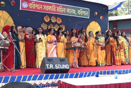 বরিশালে নানা আয়োজনে বসন্ত উৎসব উদযাপন