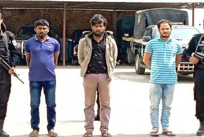উখিয়ায় ৩ আরসা সন্ত্রাসী গ্রেফতার, বিদেশি অস্ত্র-গুলি উদ্ধার 