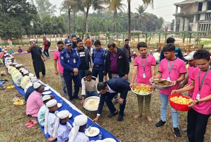 বসন্ত বরণে এতিম শিশুদের 
উন্নত মানের খাবার পরিবেশন