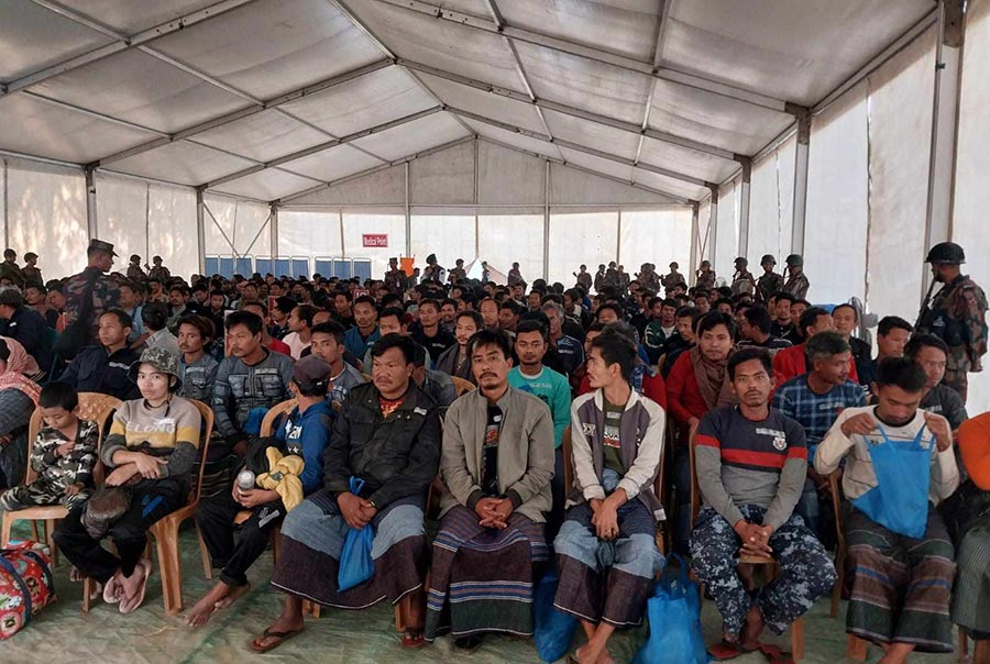 বিজিপিসহ ৩৩০ জন মিয়ানমার নাগরিককে হস্তান্তর করলো বিজিবি