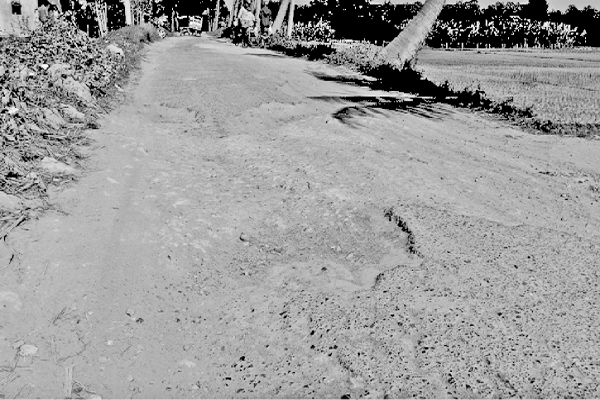৪ কিলোমিটার সড়কে দুর্ভোগ