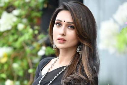 সাংসদ পদ থেকে ইস্তফা মিমির, ছেড়ে দিতে চান রাজনীতিও