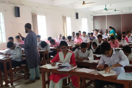 বাগেরহাটে এসএসসি পরীক্ষায় 
প্রথম দিনে অনুপস্থিত ২৭৪