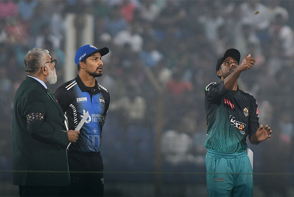 শেষ চার নিশ্চিত করার লড়াইয়ে ব্যাটিংয়ে রংপুর