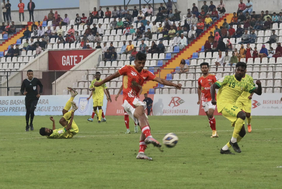 রহমতগঞ্জকে থামাল দুরন্ত বসুন্ধরা কিংস