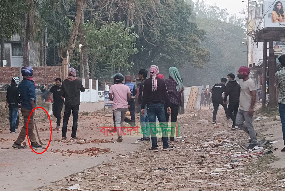 ফের রণক্ষেত্র চবি, ছাত্রলীগের দুই গ্রুপের সংঘর্ষে আহত ১৫