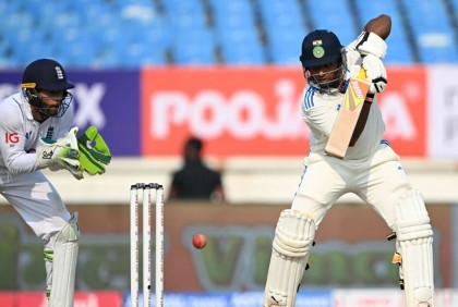 অভিষেক ম্যাচেই রেকর্ড সরফরাজের