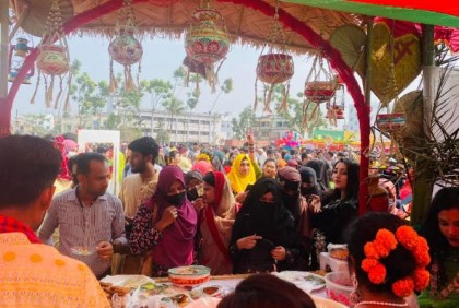 ৩০ হাজার শিক্ষার্থীর ফাগুন উৎসবে রঙিন ভিক্টোরিয়া ক্যাম্পাস 